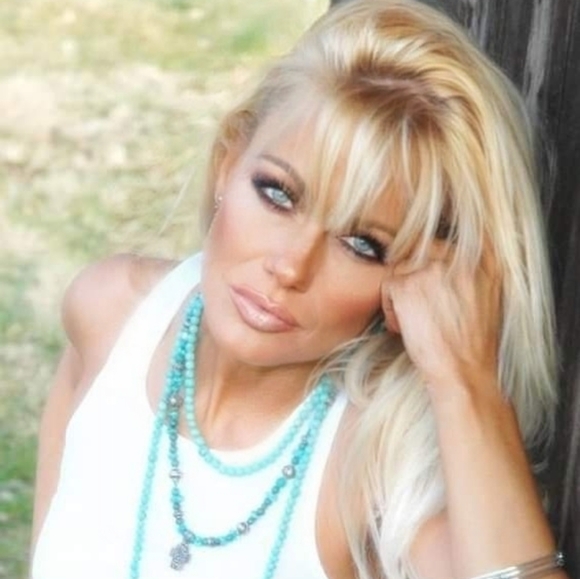 Meet your Posher, Hope - Picture 14 of 15